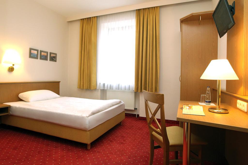 Stadthotel Эрдинг Экстерьер фото
