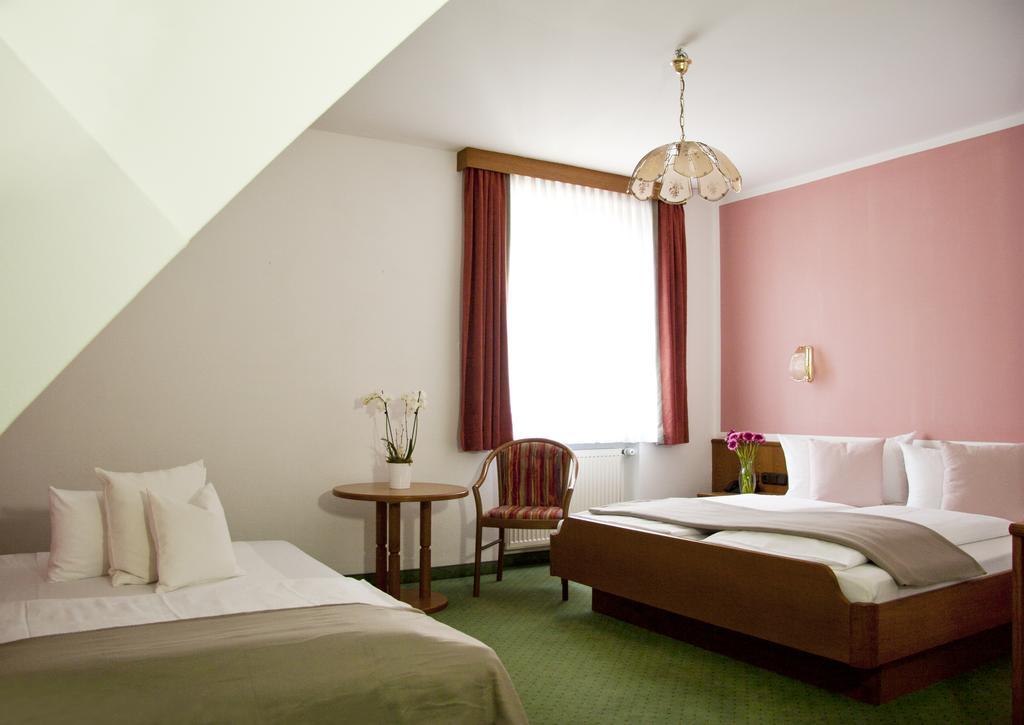 Stadthotel Эрдинг Экстерьер фото