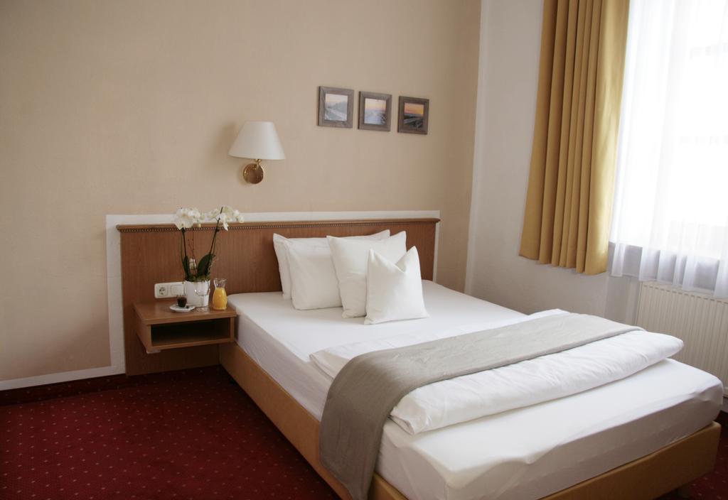 Stadthotel Эрдинг Экстерьер фото
